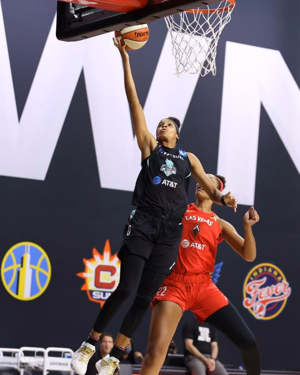 Leaonna Odom finishing at the rim for the New York Liberty