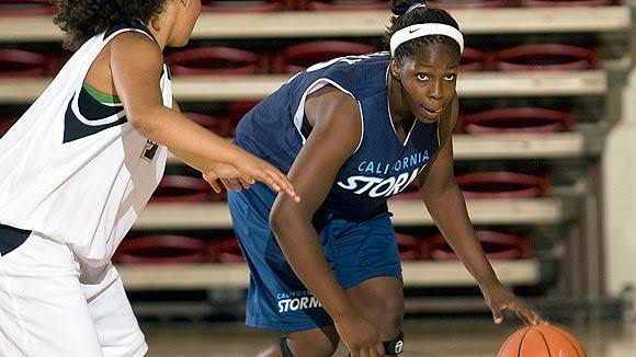 Chelsea Gray handling the basketball in a California Storm uniform